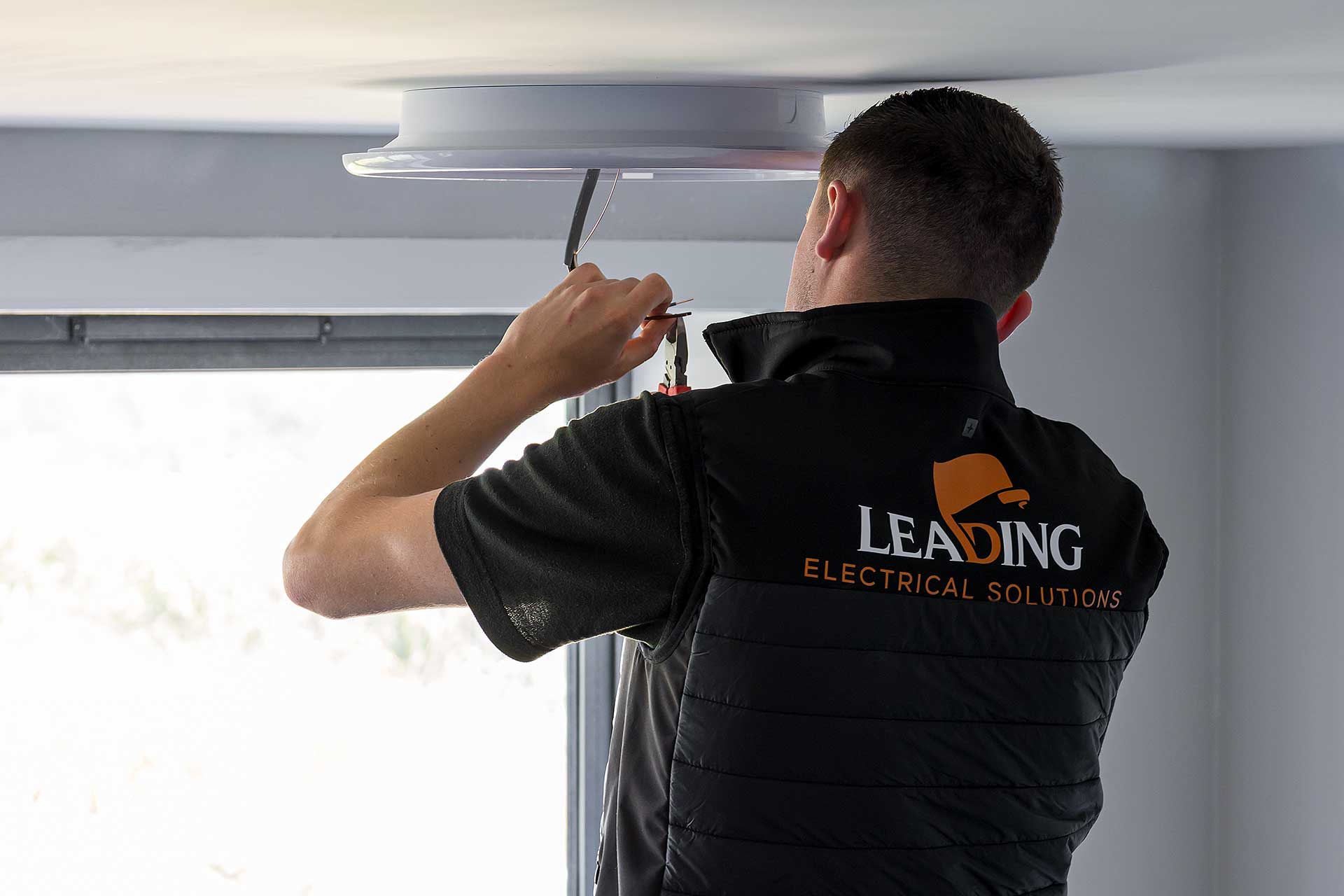 Edinburgh electrician offering Home Electrical Repairs